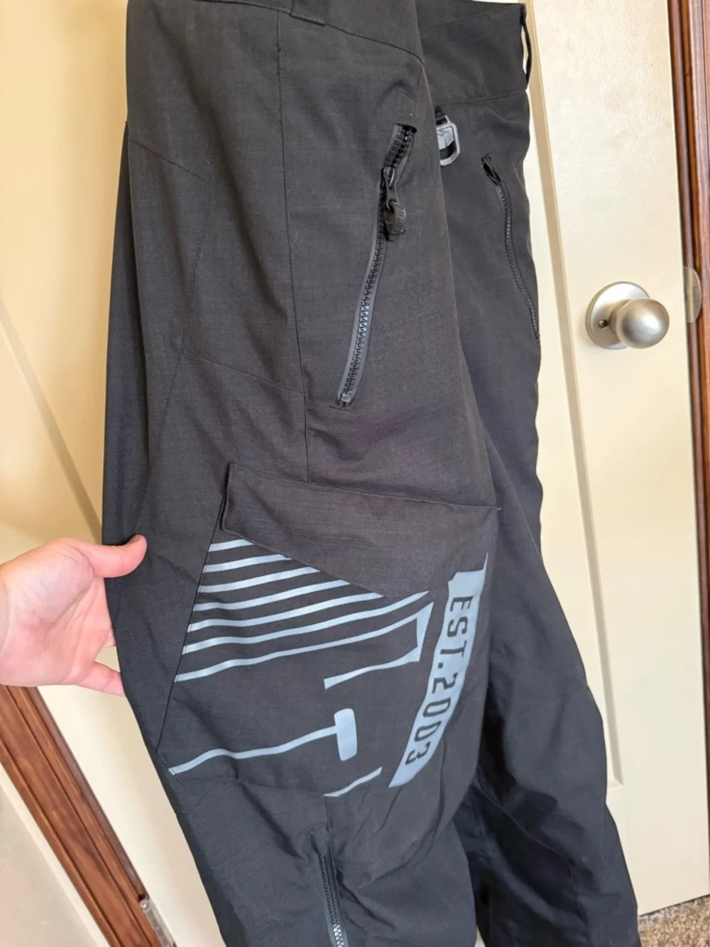 509 Tech Snow Pants | Men’s L / Women’s XL | Black - Picture 3 of 7